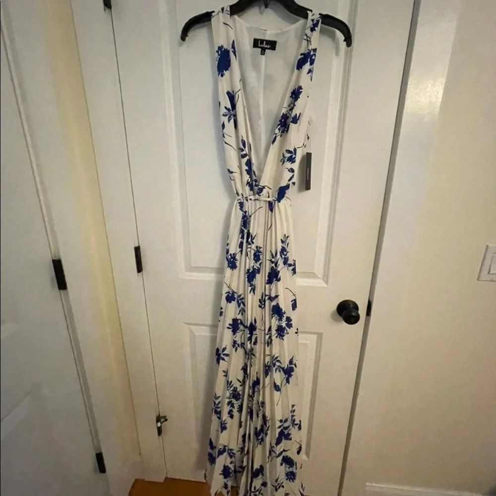 Lulu’s pleated maxi dress - Picture 3 of 6
